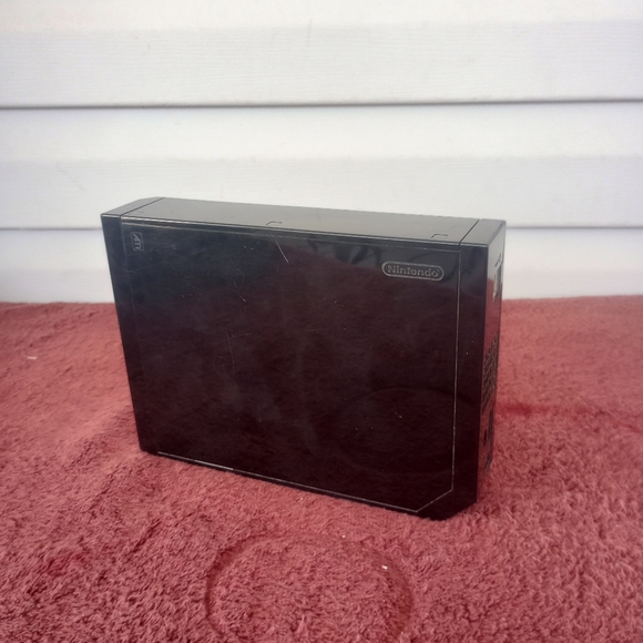 Wii Black Console with New Super Mario Brothers Wii and Music CD - Picture 10 of 14